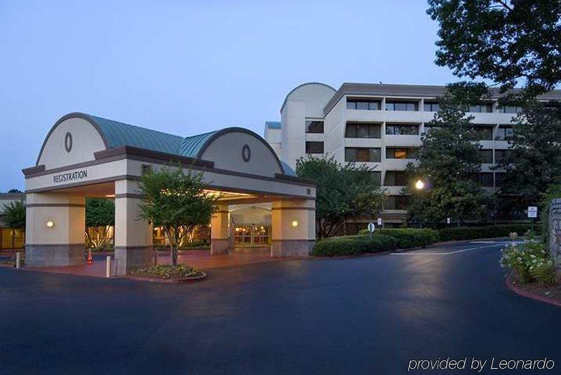 Doubletree By Hilton Atlanta Windy Hill Ballpark Smyrna Exterior photo